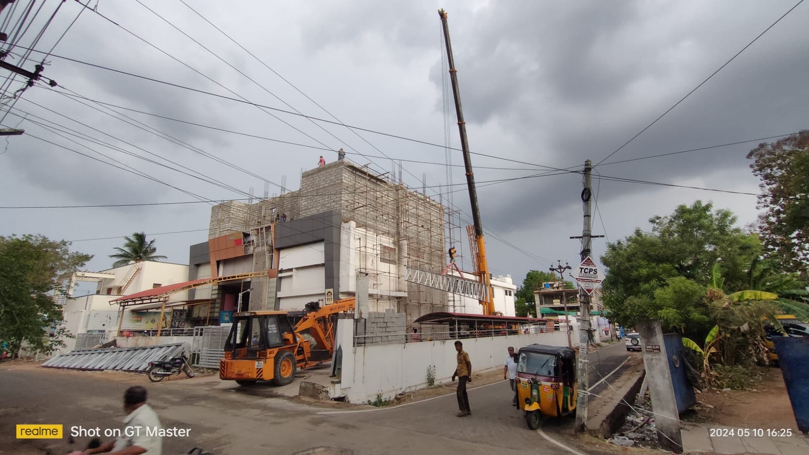 Steel framework field erection and crane rigging